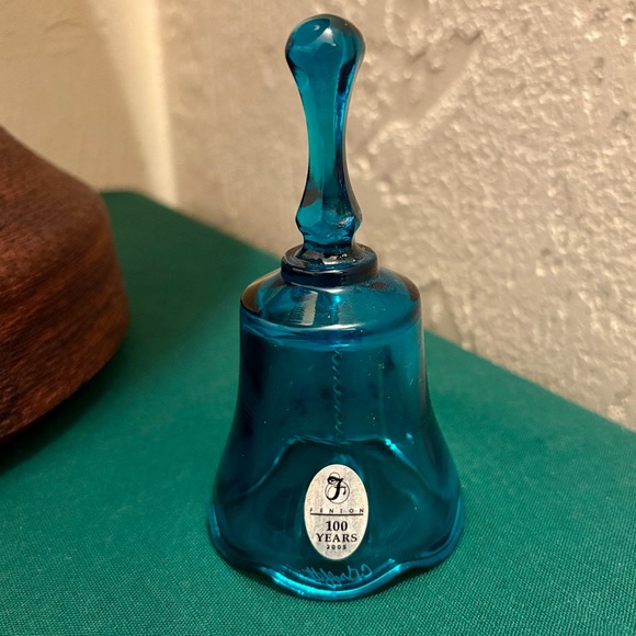 Fenton Teal Glass Bell Hand painted and Signed 100 Year Anniversary - 2005 - Picture 2 of 7